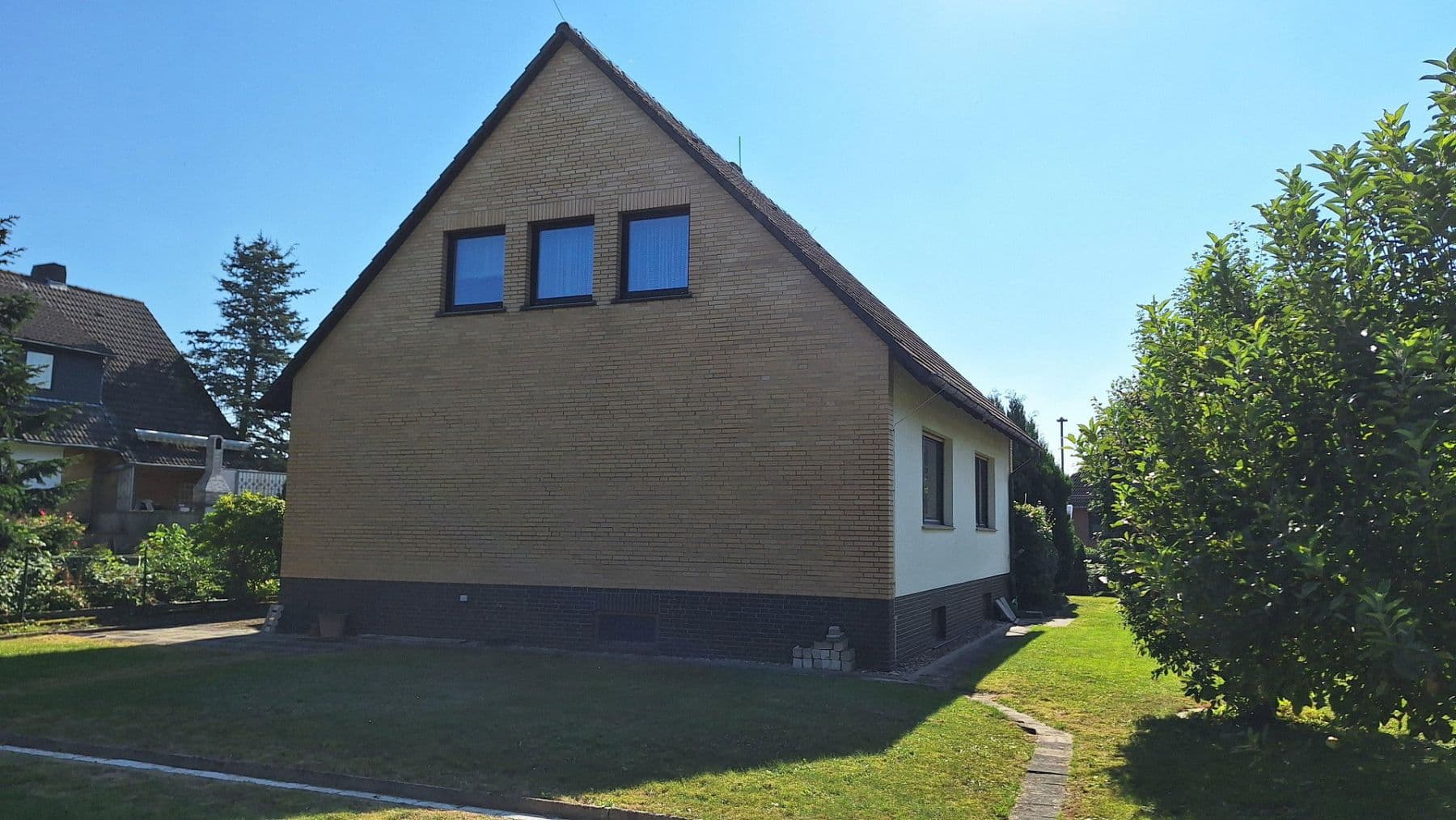 Predaj domu 136 m², pozemok 730 m², Schwülper, Dolné Sasko Predaj domu 136 m², pozemok 730 m², Schwülper, Dolné Sasko