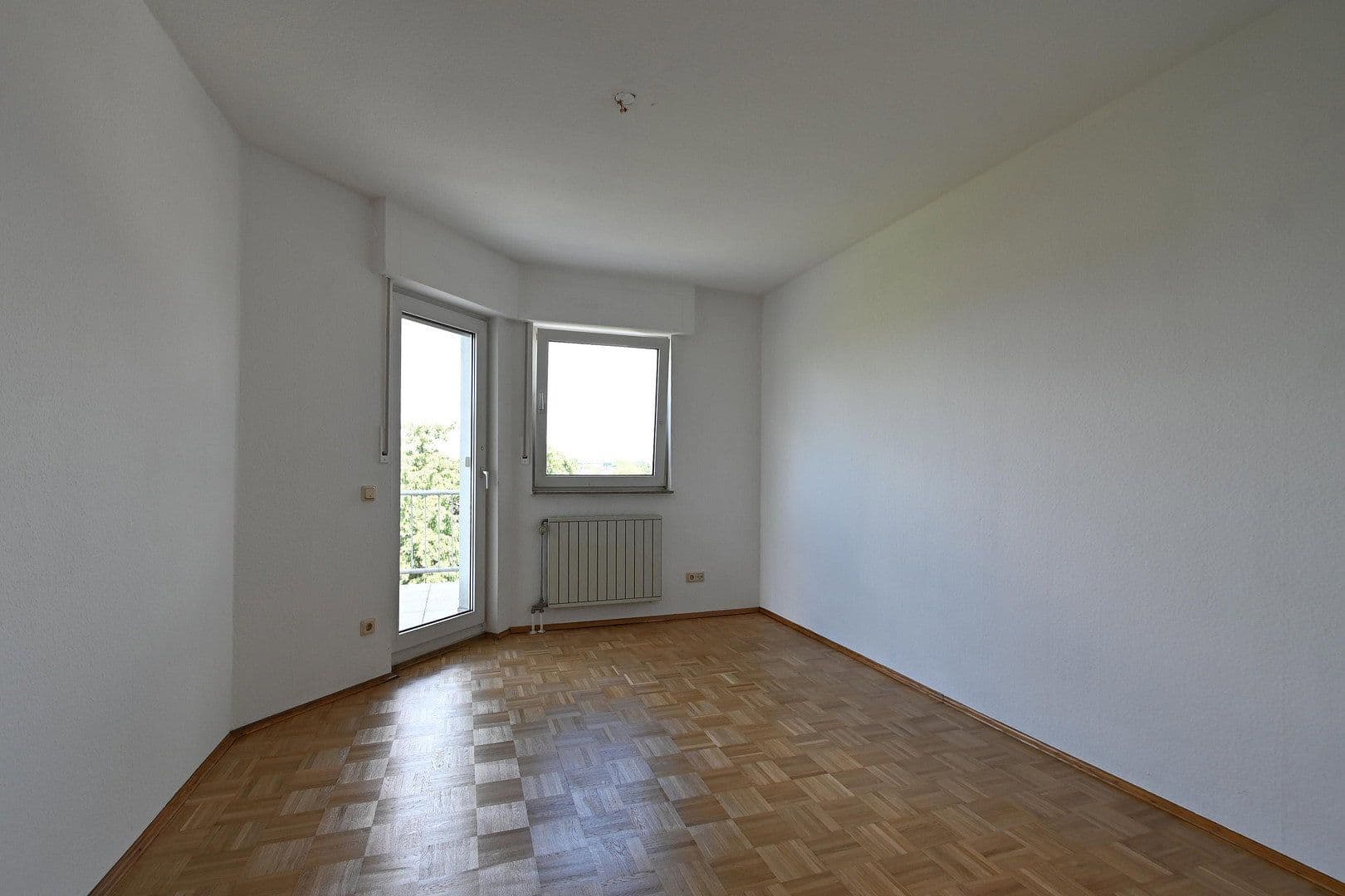 Prenájom bytu 3-izbový 110 m², Frankfurter Str.214, Köln, Severné Porýnie - Westfálsko Prenájom bytu 3-izbový 110 m², Frankfurter Str.214, Köln, Severné Porýnie - Westfálsko