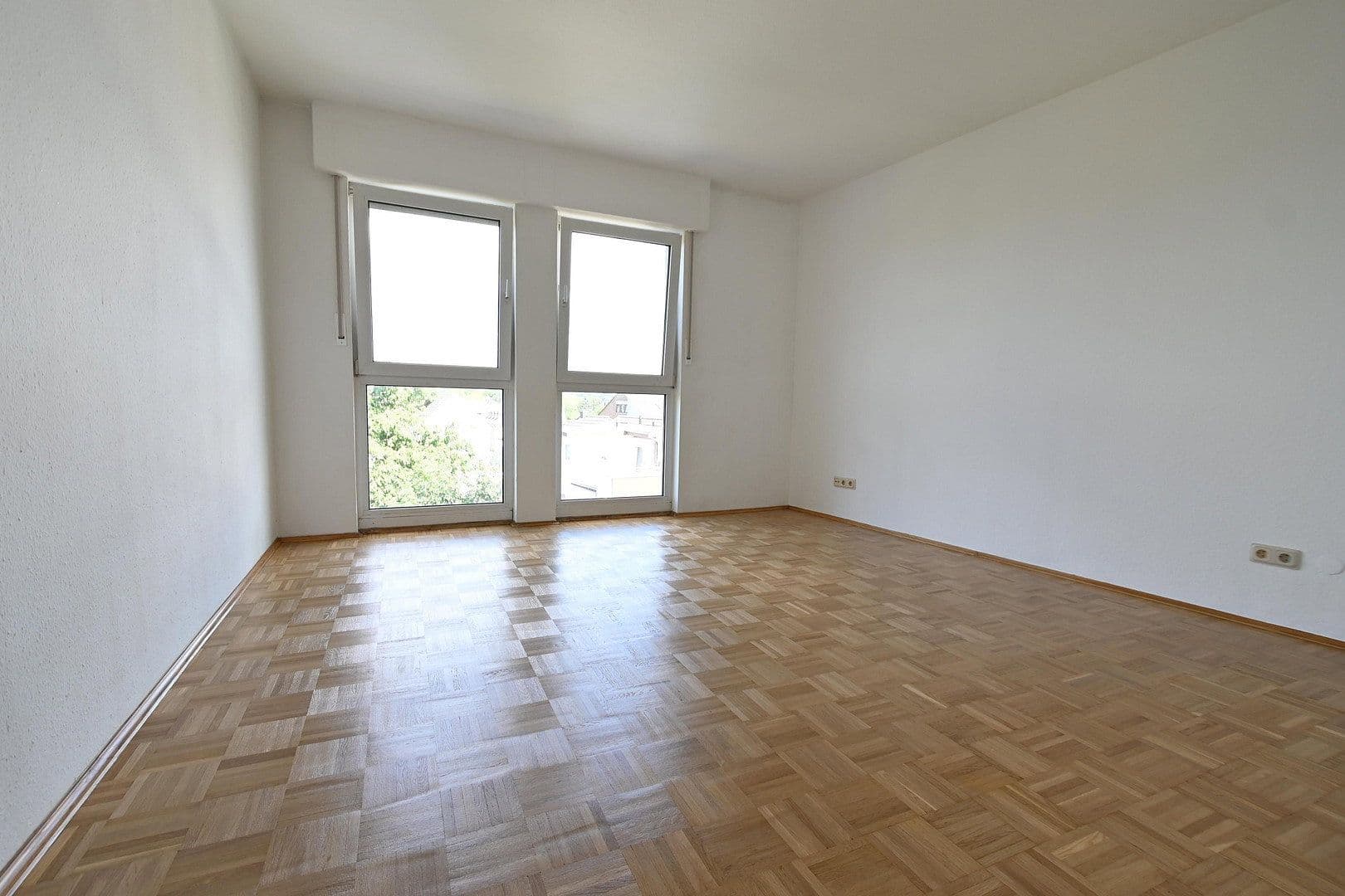 Prenájom bytu 3-izbový 110 m², Frankfurter Str.214, Köln, Severné Porýnie - Westfálsko Prenájom bytu 3-izbový 110 m², Frankfurter Str.214, Köln, Severné Porýnie - Westfálsko