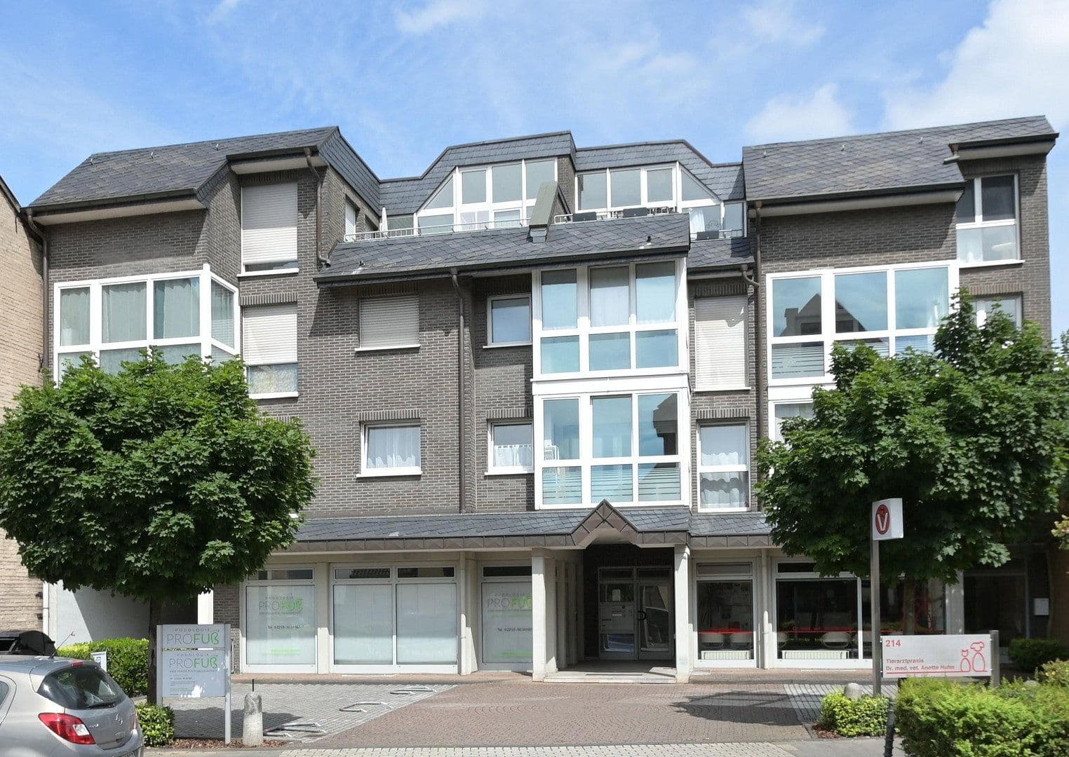 Prenájom bytu 3-izbový 110 m², Frankfurter Str.214, Köln, Severné Porýnie - Westfálsko Prenájom bytu 3-izbový 110 m², Frankfurter Str.214, Köln, Severné Porýnie - Westfálsko