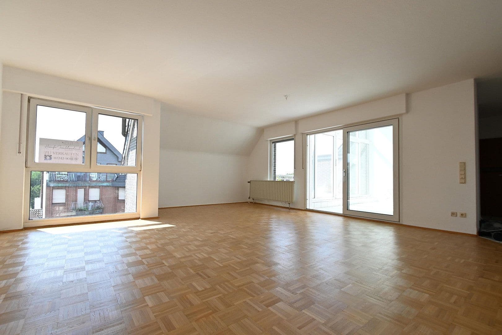 Prenájom bytu 3-izbový 110 m², Frankfurter Str.214, Köln, Severné Porýnie - Westfálsko Prenájom bytu 3-izbový 110 m², Frankfurter Str.214, Köln, Severné Porýnie - Westfálsko