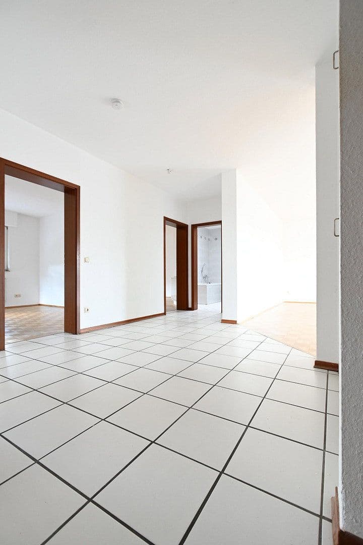 Prenájom bytu 3-izbový 110 m², Frankfurter Str.214, Köln, Severné Porýnie - Westfálsko Prenájom bytu 3-izbový 110 m², Frankfurter Str.214, Köln, Severné Porýnie - Westfálsko