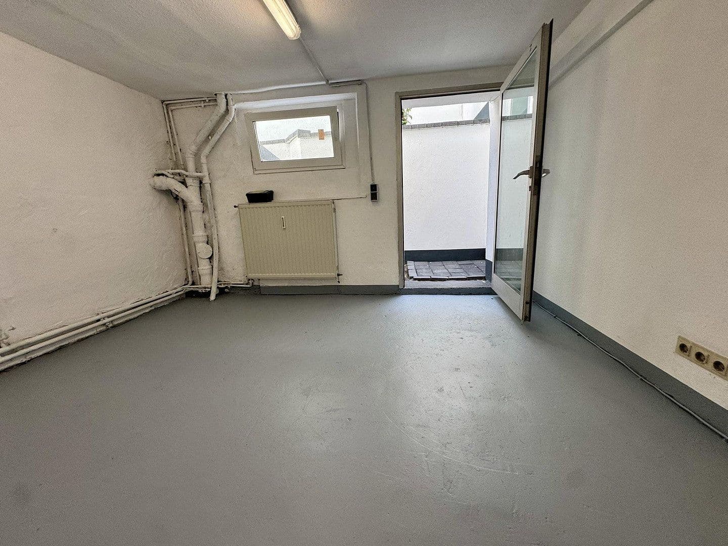 Prenájom bytu 2-izbový 65 m², Birkenstraße 149, Düsseldorf, Severné Porýnie - Westfálsko Prenájom bytu 2-izbový 65 m², Birkenstraße 149, Düsseldorf, Severné Porýnie - Westfálsko