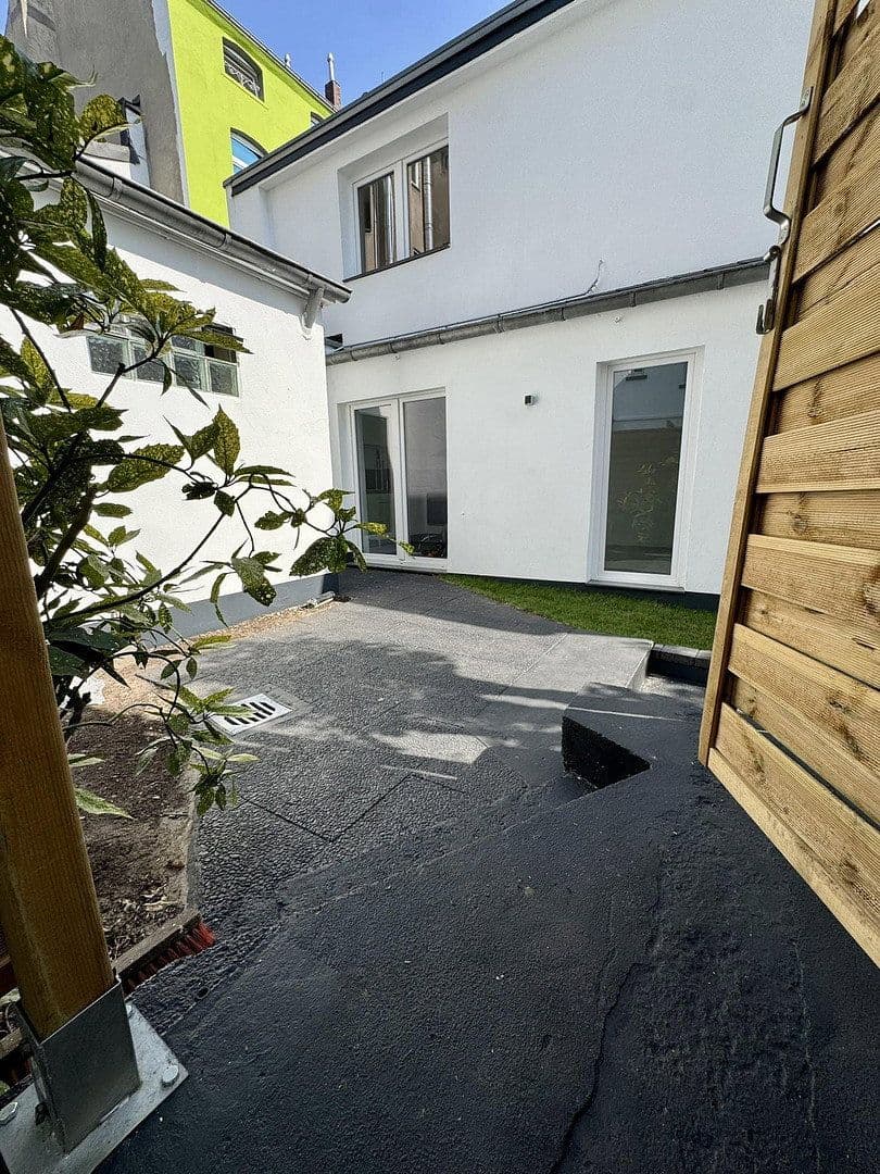 Prenájom bytu 2-izbový 65 m², Birkenstraße 149, Düsseldorf, Severné Porýnie - Westfálsko Prenájom bytu 2-izbový 65 m², Birkenstraße 149, Düsseldorf, Severné Porýnie - Westfálsko