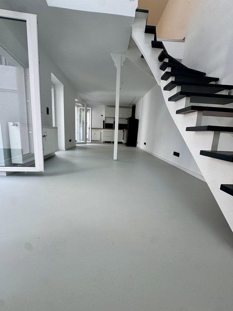 Prenájom bytu 2-izbový 65 m², Birkenstraße 149, Düsseldorf, Severné Porýnie - Westfálsko Prenájom bytu 2-izbový 65 m², Birkenstraße 149, Düsseldorf, Severné Porýnie - Westfálsko