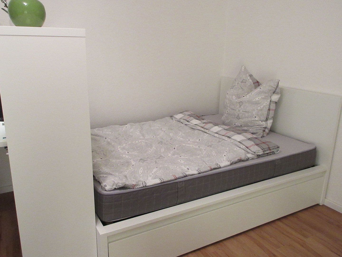 Prenájom bytu 1-izbový 37 m², Berlin-Steglitz, Berlín Prenájom bytu 1-izbový 37 m², Berlin-Steglitz, Berlín