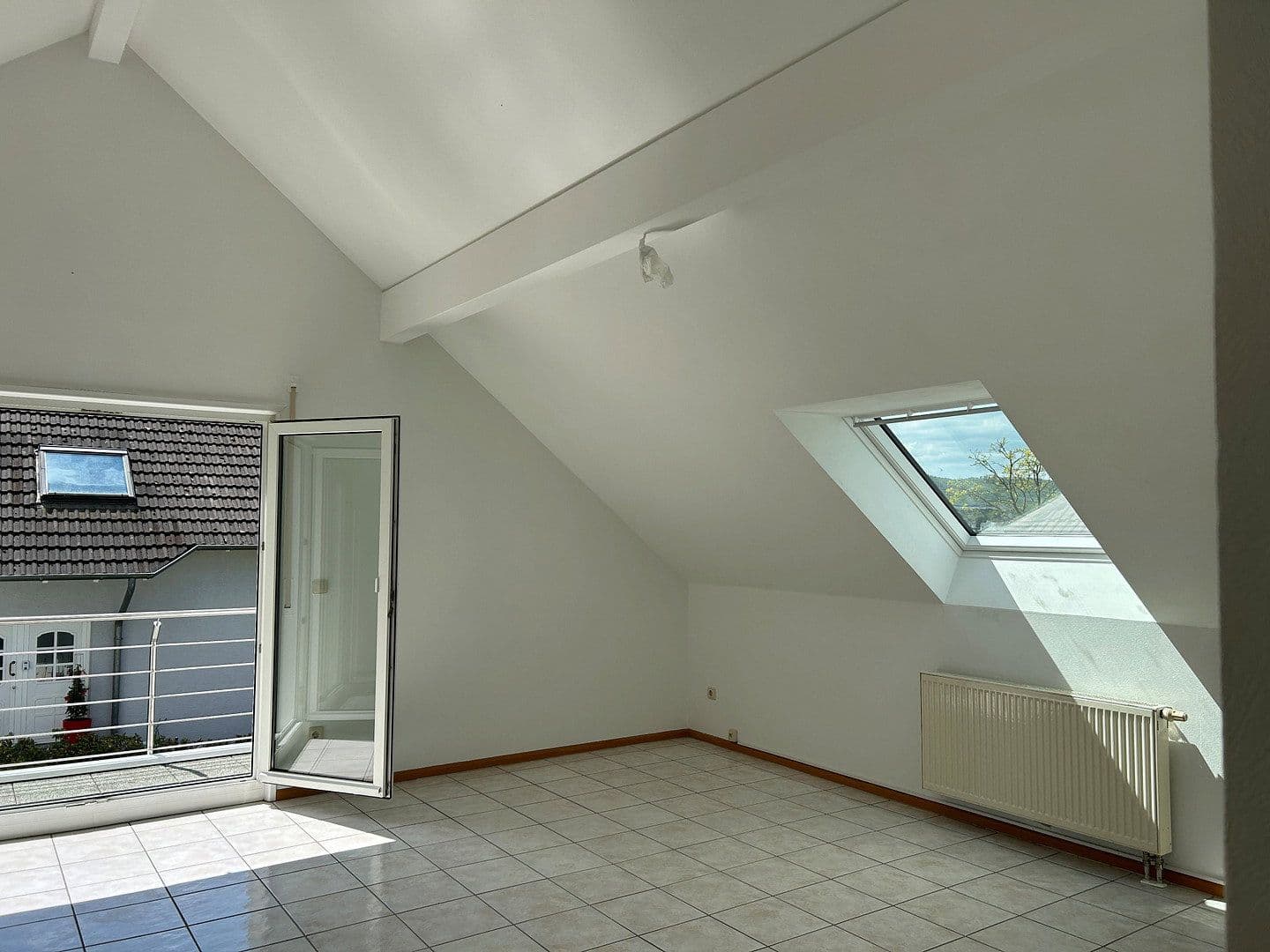 Prenájom bytu 2-izbový 70 m², Niedernhausen, Hesensko Prenájom bytu 2-izbový 70 m², Niedernhausen, Hesensko