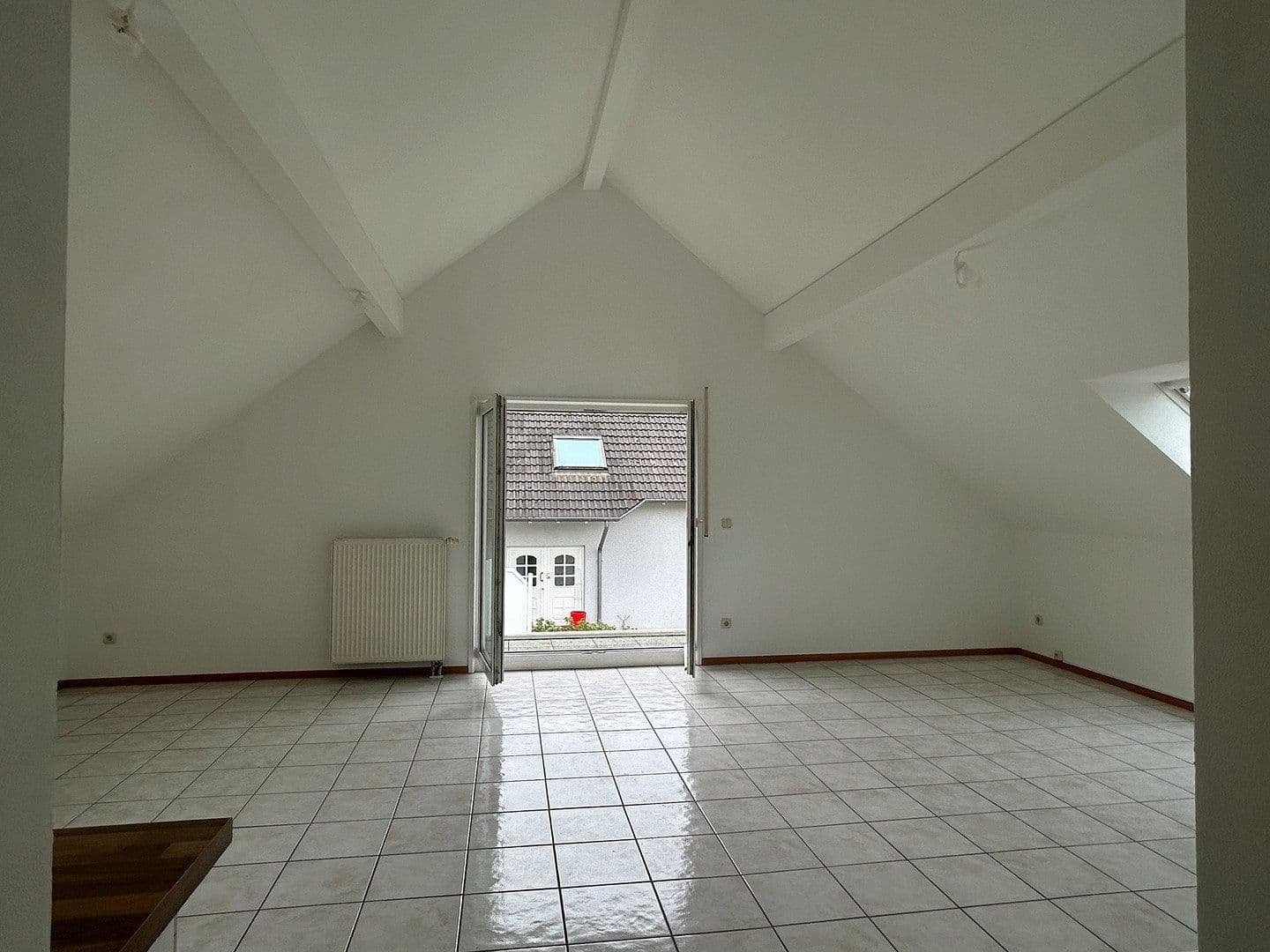 Prenájom bytu 2-izbový 70 m², Niedernhausen, Hesensko Prenájom bytu 2-izbový 70 m², Niedernhausen, Hesensko