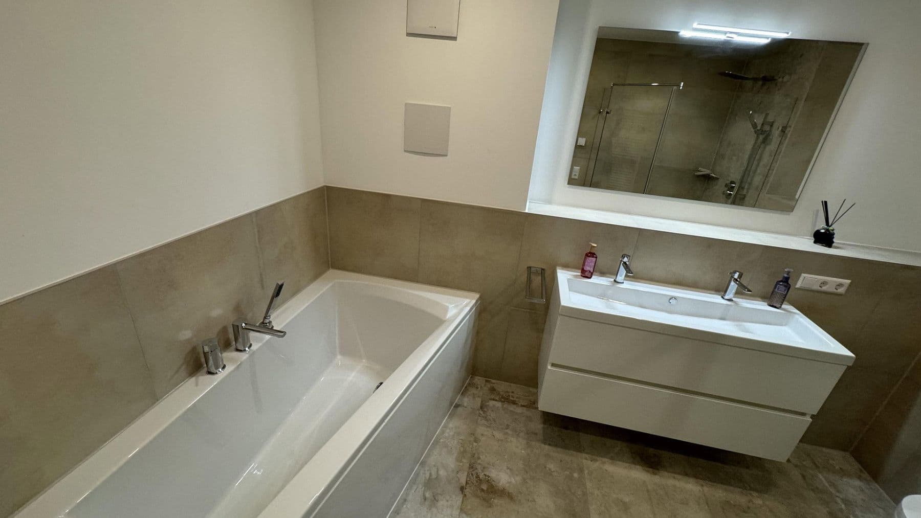 Prenájom bytu 4-izbový 145 m², Unterer Welzberg 30, Calw, Bádensko-Wurttembersko Prenájom bytu 4-izbový 145 m², Unterer Welzberg 30, Calw, Bádensko-Wurttembersko