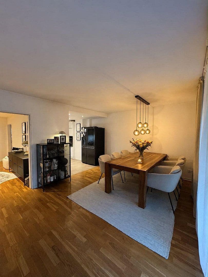 Prenájom bytu 3-izbový 100 m², Mörsenbroicher Weg, Düsseldorf, Severné Porýnie - Westfálsko Prenájom bytu 3-izbový 100 m², Mörsenbroicher Weg, Düsseldorf, Severné Porýnie - Westfálsko
