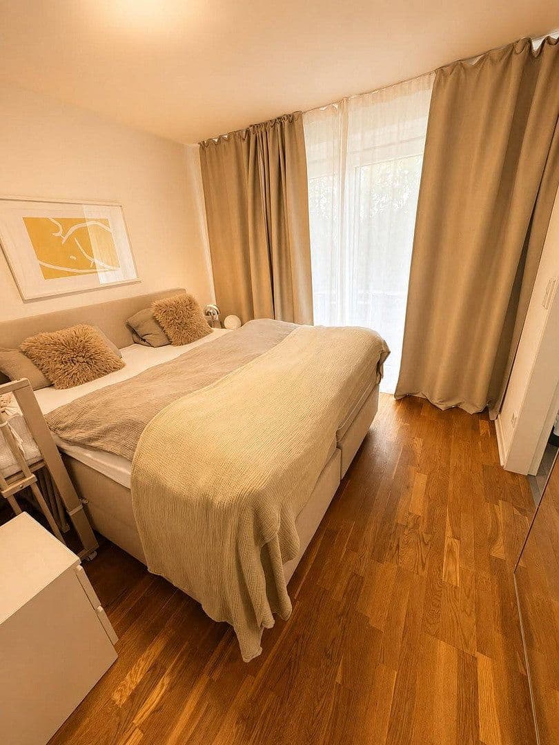 Prenájom bytu 3-izbový 100 m², Mörsenbroicher Weg, Düsseldorf, Severné Porýnie - Westfálsko Prenájom bytu 3-izbový 100 m², Mörsenbroicher Weg, Düsseldorf, Severné Porýnie - Westfálsko