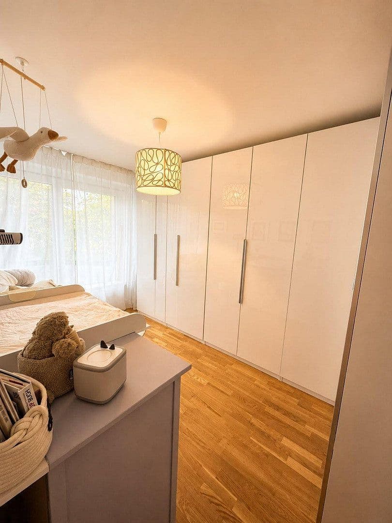 Prenájom bytu 3-izbový 100 m², Mörsenbroicher Weg, Düsseldorf, Severné Porýnie - Westfálsko Prenájom bytu 3-izbový 100 m², Mörsenbroicher Weg, Düsseldorf, Severné Porýnie - Westfálsko