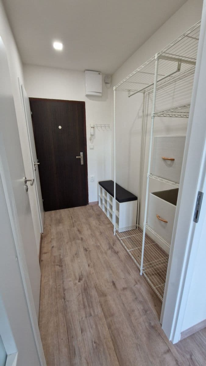 Prenájom bytu 1-izbový 30 m², Pod Lysinami, Praha, Praha Prenájom bytu 1-izbový 30 m², Pod Lysinami, Praha, Praha