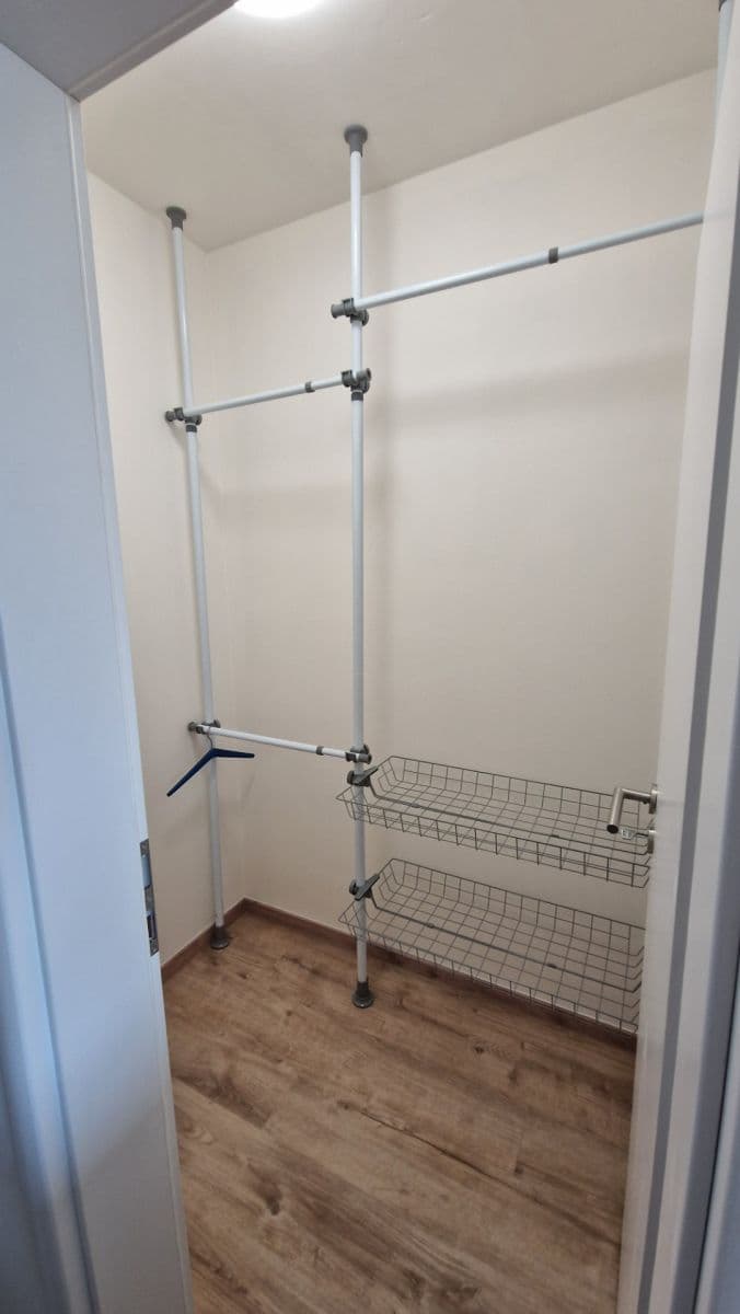 Prenájom bytu 1-izbový 30 m², Pod Lysinami, Praha, Praha Prenájom bytu 1-izbový 30 m², Pod Lysinami, Praha, Praha