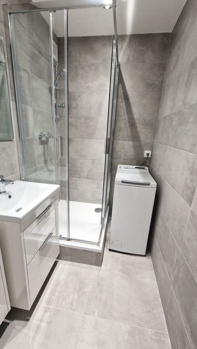 Prenájom bytu 1-izbový 30 m², Pod Lysinami, Praha, Praha Prenájom bytu 1-izbový 30 m², Pod Lysinami, Praha, Praha