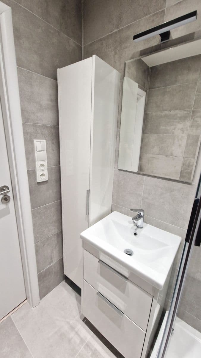 Prenájom bytu 1-izbový 30 m², Pod Lysinami, Praha, Praha Prenájom bytu 1-izbový 30 m², Pod Lysinami, Praha, Praha