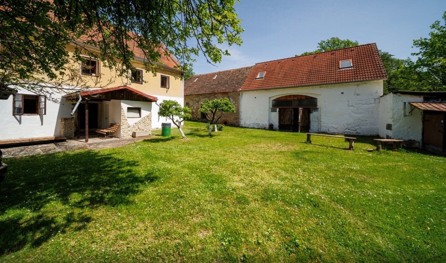 Predaj pozemku 105.000 m², Sadovská, Blatno, Ústecký kraj Predaj pozemku 105.000 m², Sadovská, Blatno, Ústecký kraj