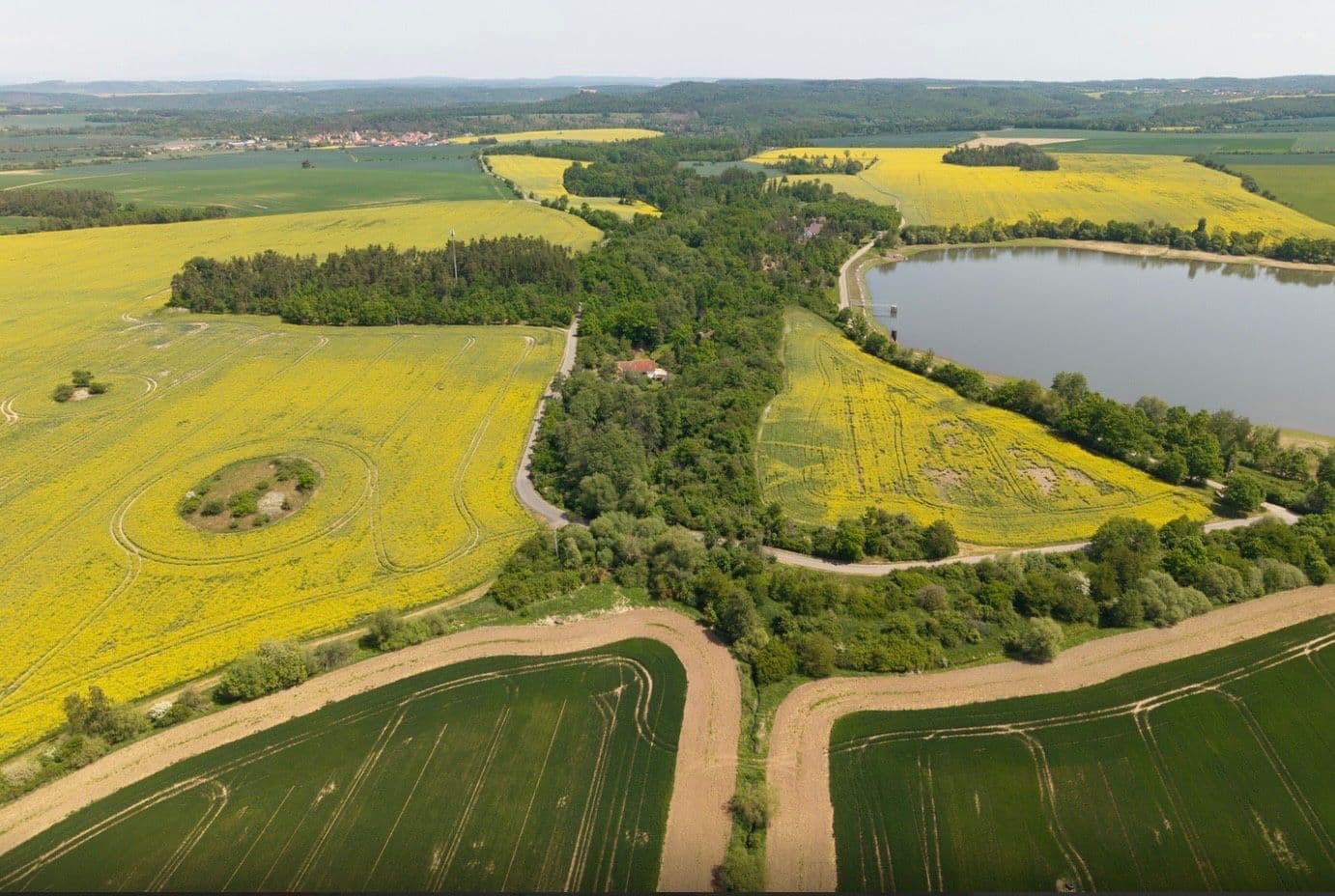 Predaj pozemku 105.000 m², Sadovská, Blatno, Ústecký kraj Predaj pozemku 105.000 m², Sadovská, Blatno, Ústecký kraj