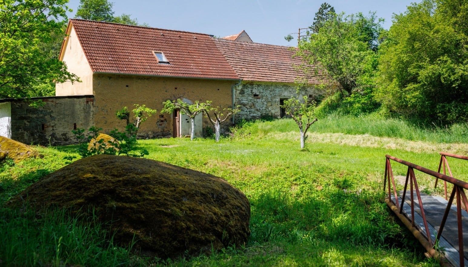 Predaj pozemku 105.000 m², Sadovská, Blatno, Ústecký kraj Predaj pozemku 105.000 m², Sadovská, Blatno, Ústecký kraj