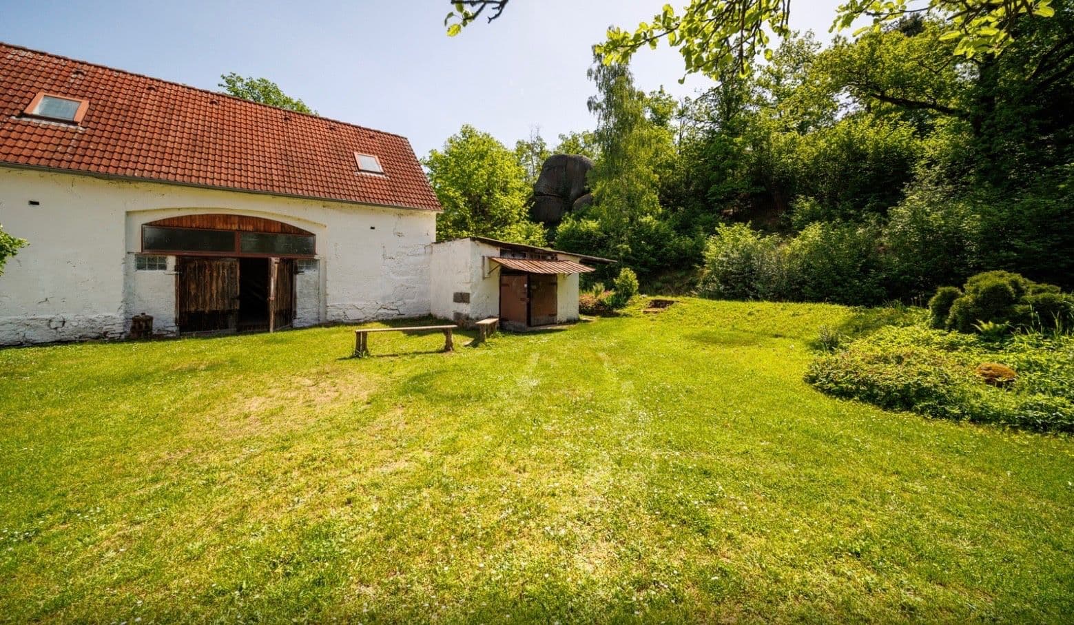 Predaj pozemku 105.000 m², Sadovská, Blatno, Ústecký kraj Predaj pozemku 105.000 m², Sadovská, Blatno, Ústecký kraj