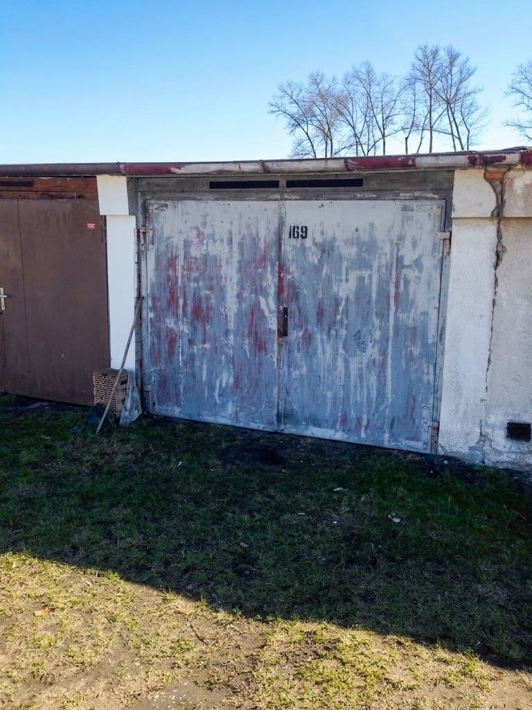 Predaj garáže 18 m², kpt. Nálepky, Pardubice, Pardubický kraj Predaj garáže 18 m², kpt. Nálepky, Pardubice, Pardubický kraj
