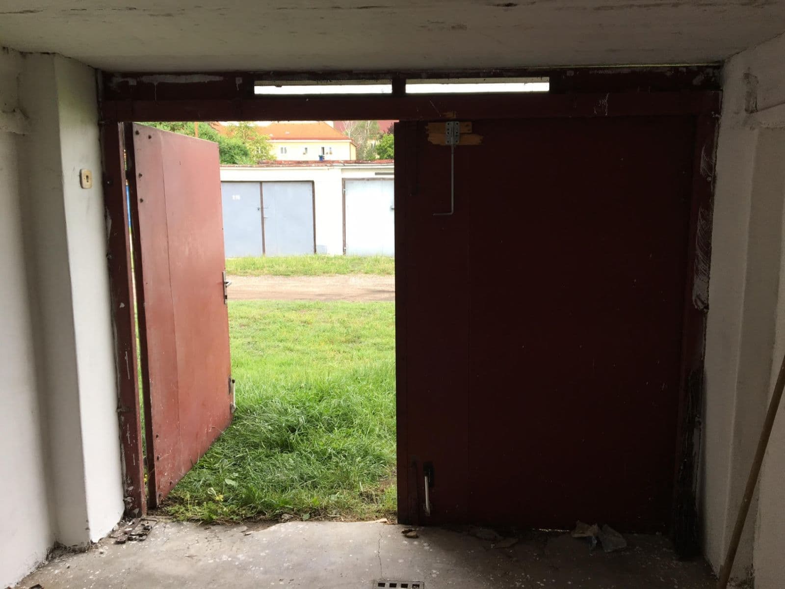 Predaj garáže 18 m², kpt. Nálepky, Pardubice, Pardubický kraj Predaj garáže 18 m², kpt. Nálepky, Pardubice, Pardubický kraj