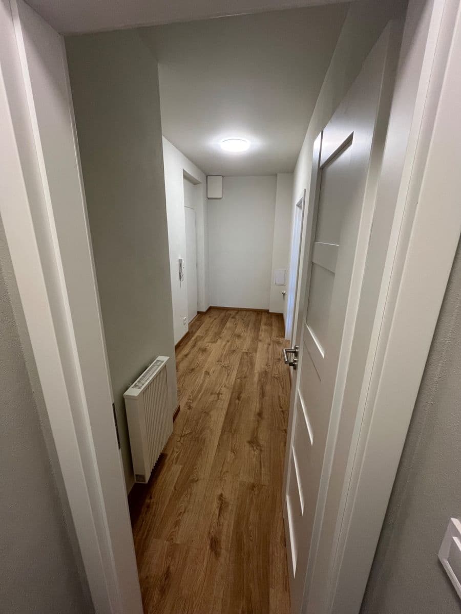 Prenájom nebytového priestoru 40 m², U Vysočanského pivovaru, Praha, Praha Prenájom nebytového priestoru 40 m², U Vysočanského pivovaru, Praha, Praha
