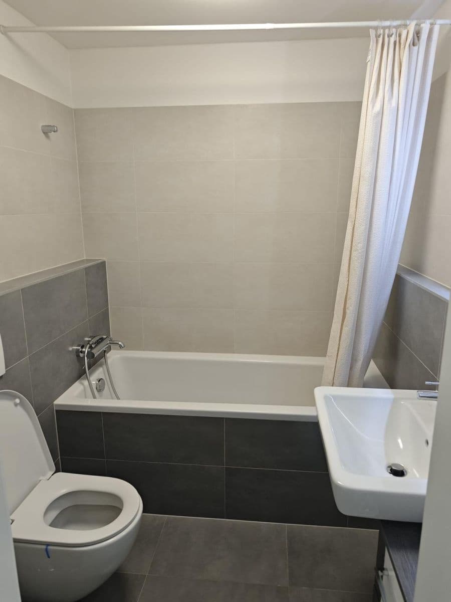 Prenájom bytu 2-izbový 56 m², Nekvasilova, Praha, Praha Prenájom bytu 2-izbový 56 m², Nekvasilova, Praha, Praha