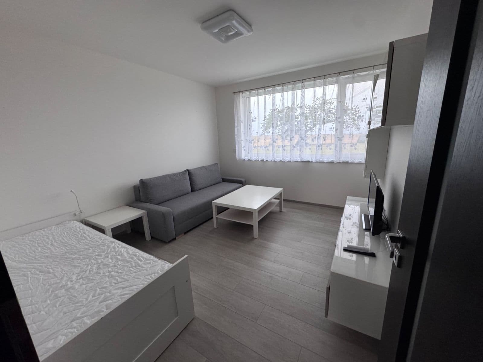 Prenájom bytu 2-izbový 56 m², Březí, Středočeský kraj Prenájom bytu 2-izbový 56 m², Březí, Středočeský kraj
