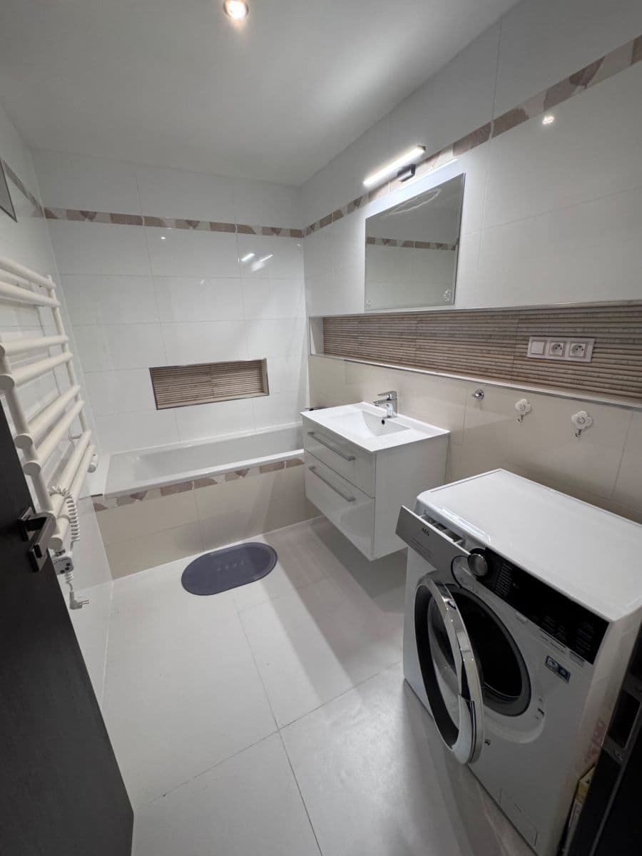 Prenájom bytu 2-izbový 56 m², Březí, Středočeský kraj Prenájom bytu 2-izbový 56 m², Březí, Středočeský kraj