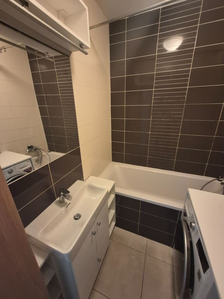 Prenájom bytu 2-izbový 63 m², Harlacherova, Praha, Praha Prenájom bytu 2-izbový 63 m², Harlacherova, Praha, Praha