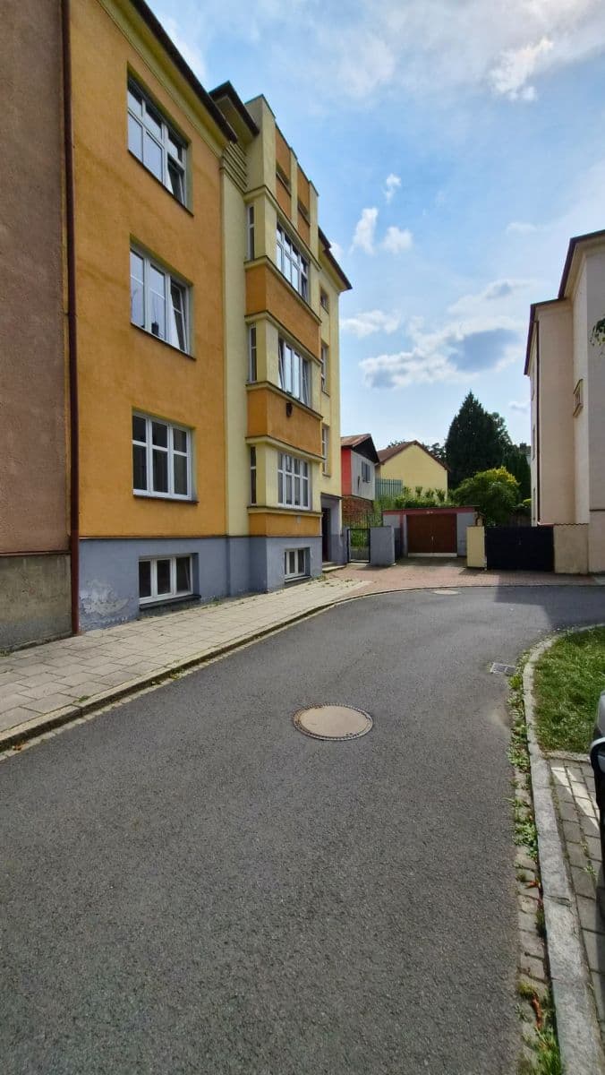 Predaj bytu 3-izbový 120 m², Bezručovo náměstí, Opava, Moravskoslezský kraj Predaj bytu 3-izbový 120 m², Bezručovo náměstí, Opava, Moravskoslezský kraj