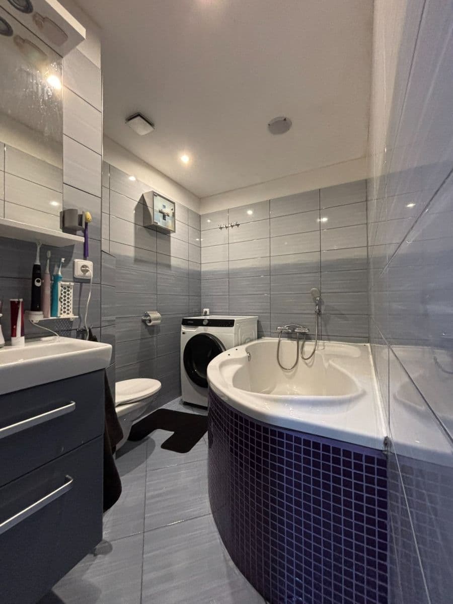 Predaj bytu 4-izbový 77 m², Závodu míru, Sokolov, Karlovarský kraj Predaj bytu 4-izbový 77 m², Závodu míru, Sokolov, Karlovarský kraj