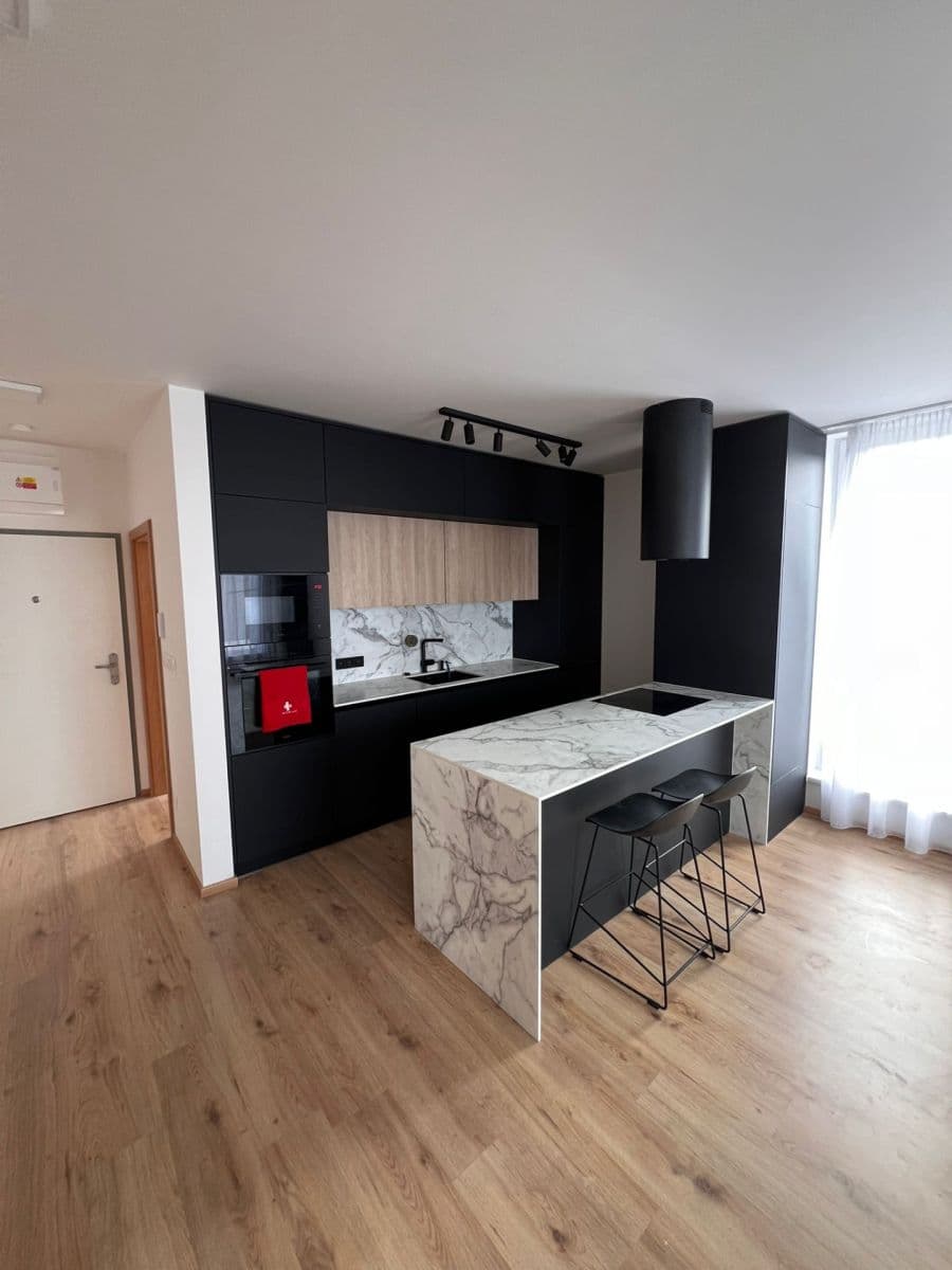 Prenájom bytu 3-izbový 64 m², Velvarská, Horoměřice, Středočeský kraj Prenájom bytu 3-izbový 64 m², Velvarská, Horoměřice, Středočeský kraj