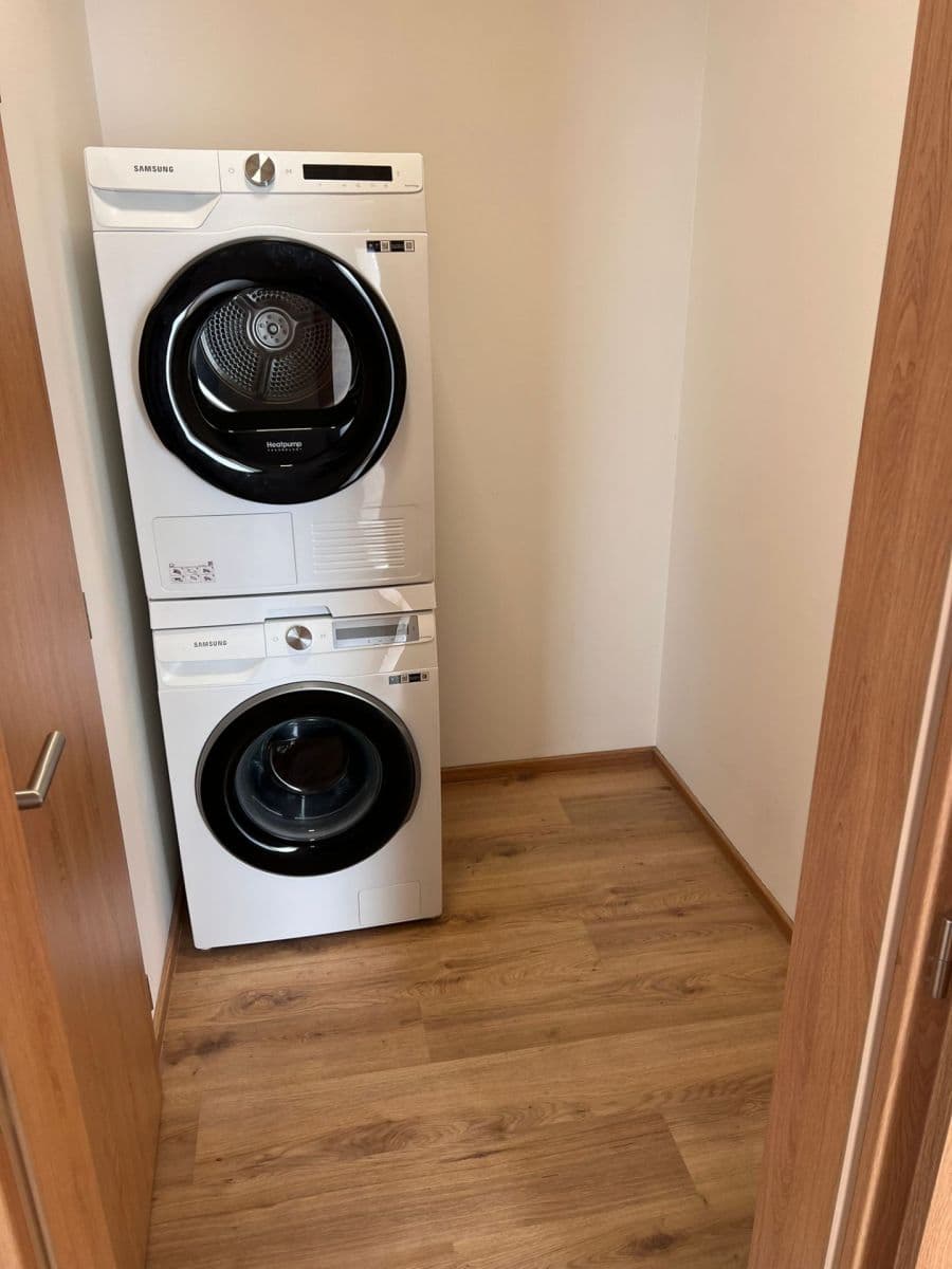 Prenájom bytu 3-izbový 64 m², Velvarská, Horoměřice, Středočeský kraj Prenájom bytu 3-izbový 64 m², Velvarská, Horoměřice, Středočeský kraj