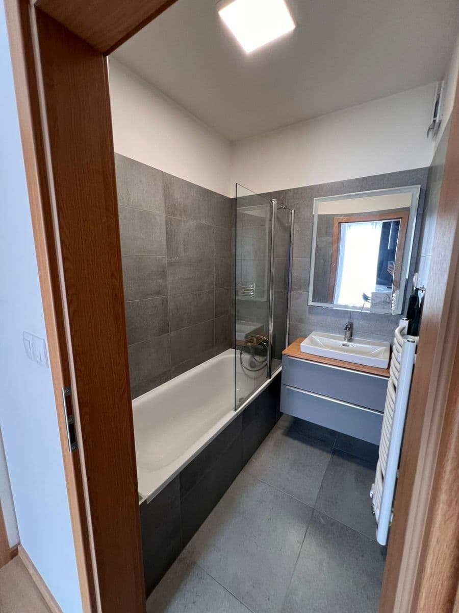 Prenájom bytu 3-izbový 64 m², Velvarská, Horoměřice, Středočeský kraj Prenájom bytu 3-izbový 64 m², Velvarská, Horoměřice, Středočeský kraj