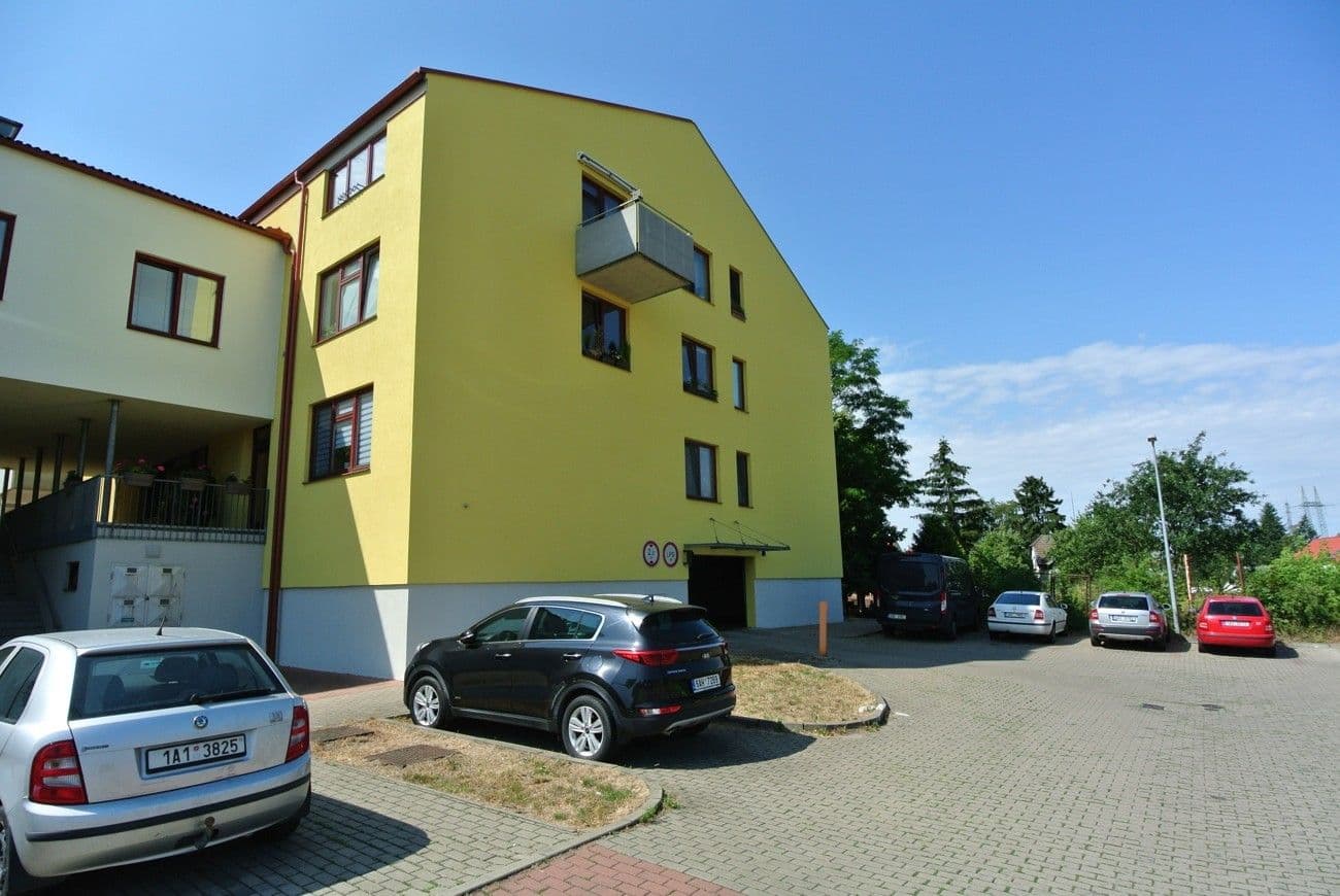 Prenájom bytu 3-izbový 106 m², Mladých Běchovic, Praha, Praha Prenájom bytu 3-izbový 106 m², Mladých Běchovic, Praha, Praha