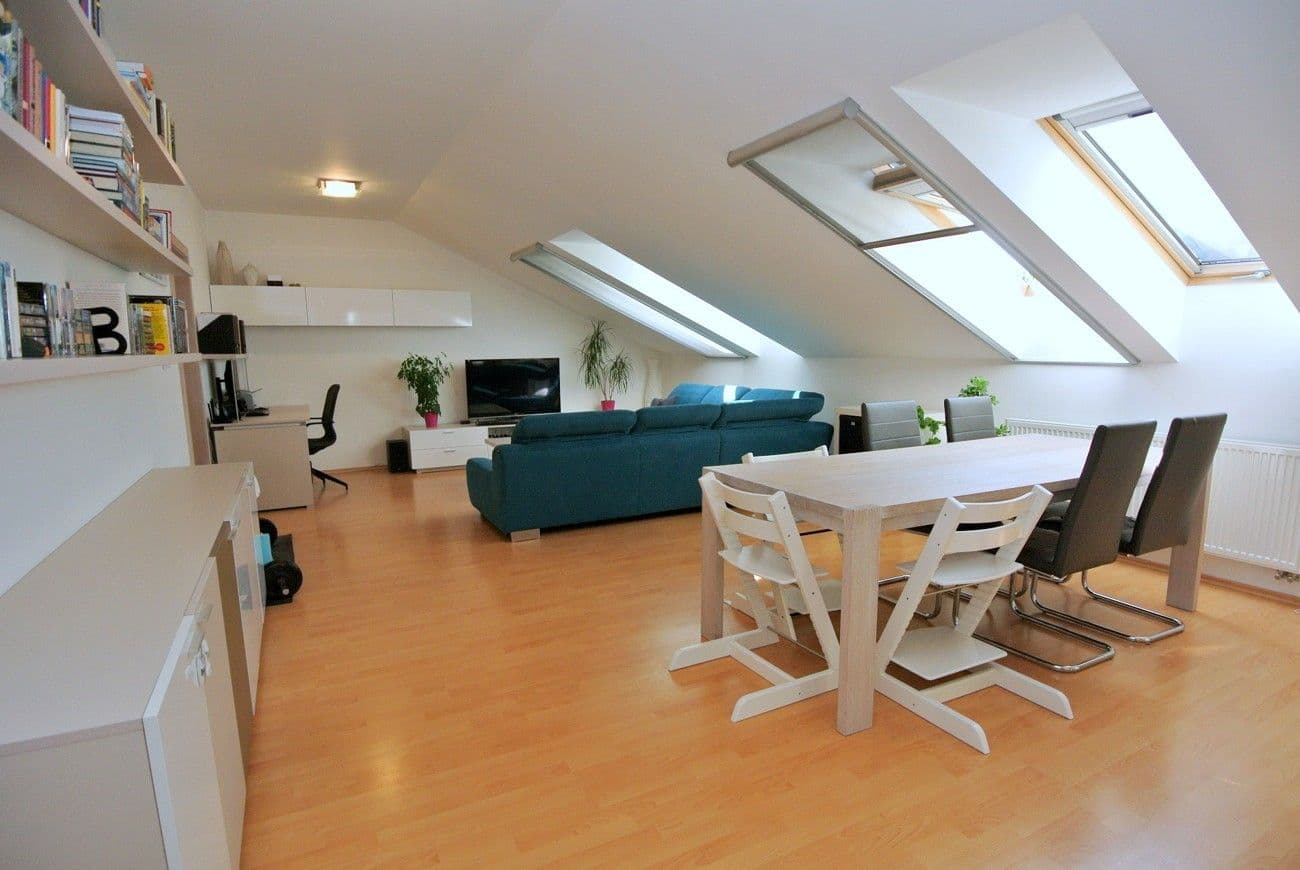 Prenájom bytu 3-izbový 106 m², Mladých Běchovic, Praha, Praha Prenájom bytu 3-izbový 106 m², Mladých Běchovic, Praha, Praha
