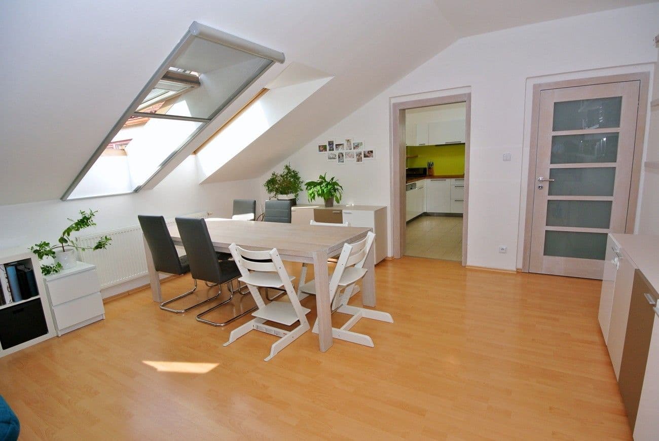 Prenájom bytu 3-izbový 106 m², Mladých Běchovic, Praha, Praha Prenájom bytu 3-izbový 106 m², Mladých Běchovic, Praha, Praha