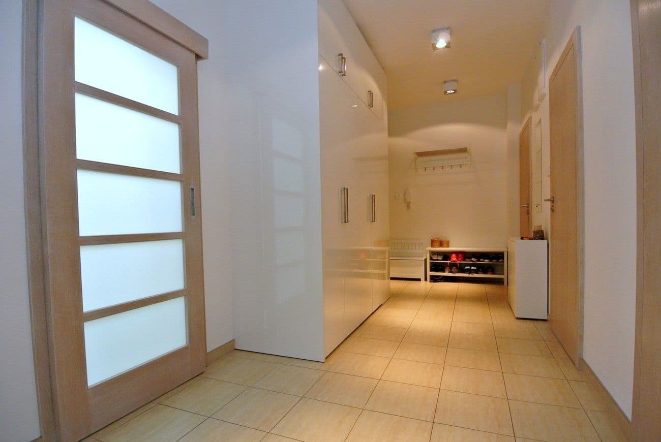 Prenájom bytu 3-izbový 106 m², Mladých Běchovic, Praha, Praha Prenájom bytu 3-izbový 106 m², Mladých Běchovic, Praha, Praha