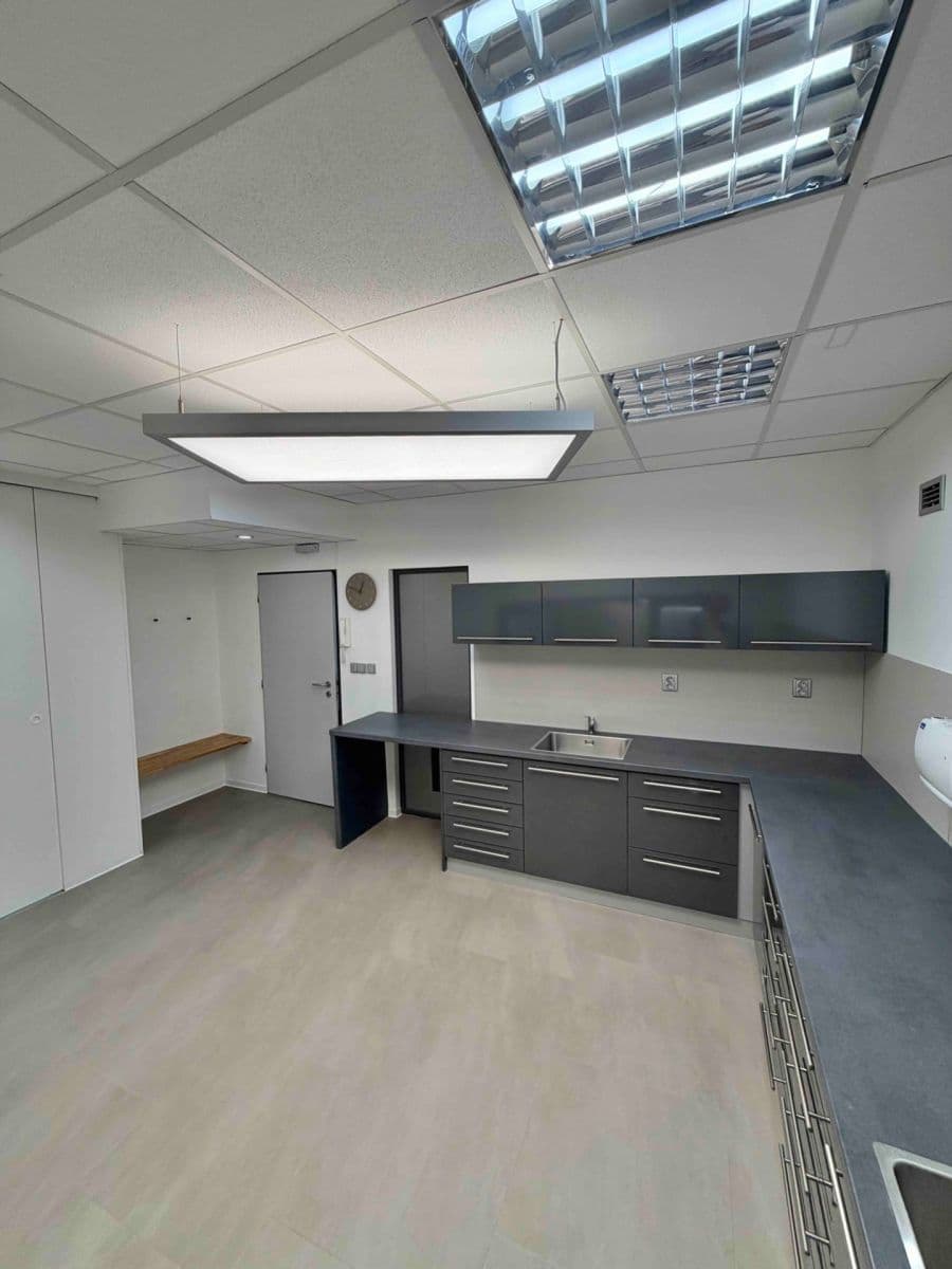 Prenájom nebytového priestoru 50 m², Werichova, Praha, Praha Prenájom nebytového priestoru 50 m², Werichova, Praha, Praha