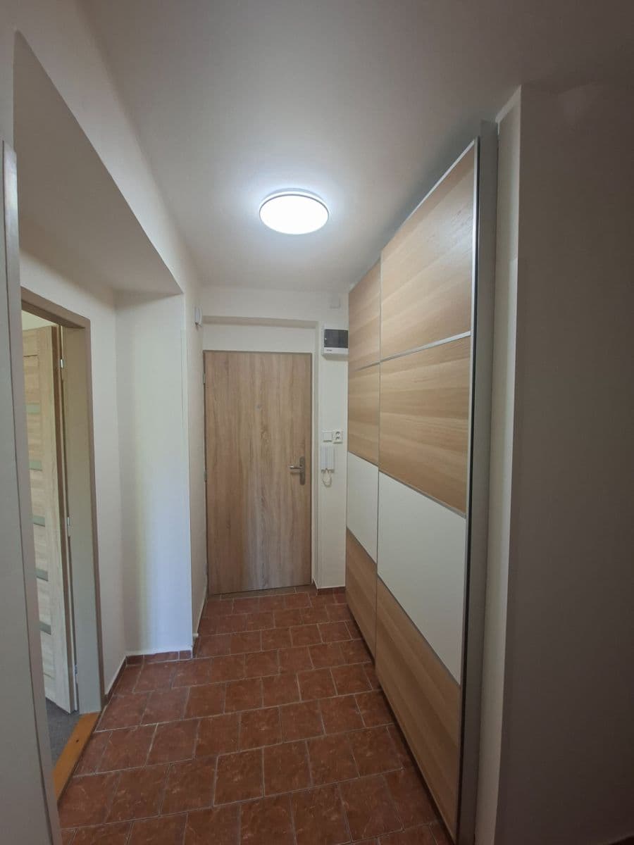 Prenájom bytu 1-izbový 44 m², Moskevská, Kladno, Středočeský kraj Prenájom bytu 1-izbový 44 m², Moskevská, Kladno, Středočeský kraj