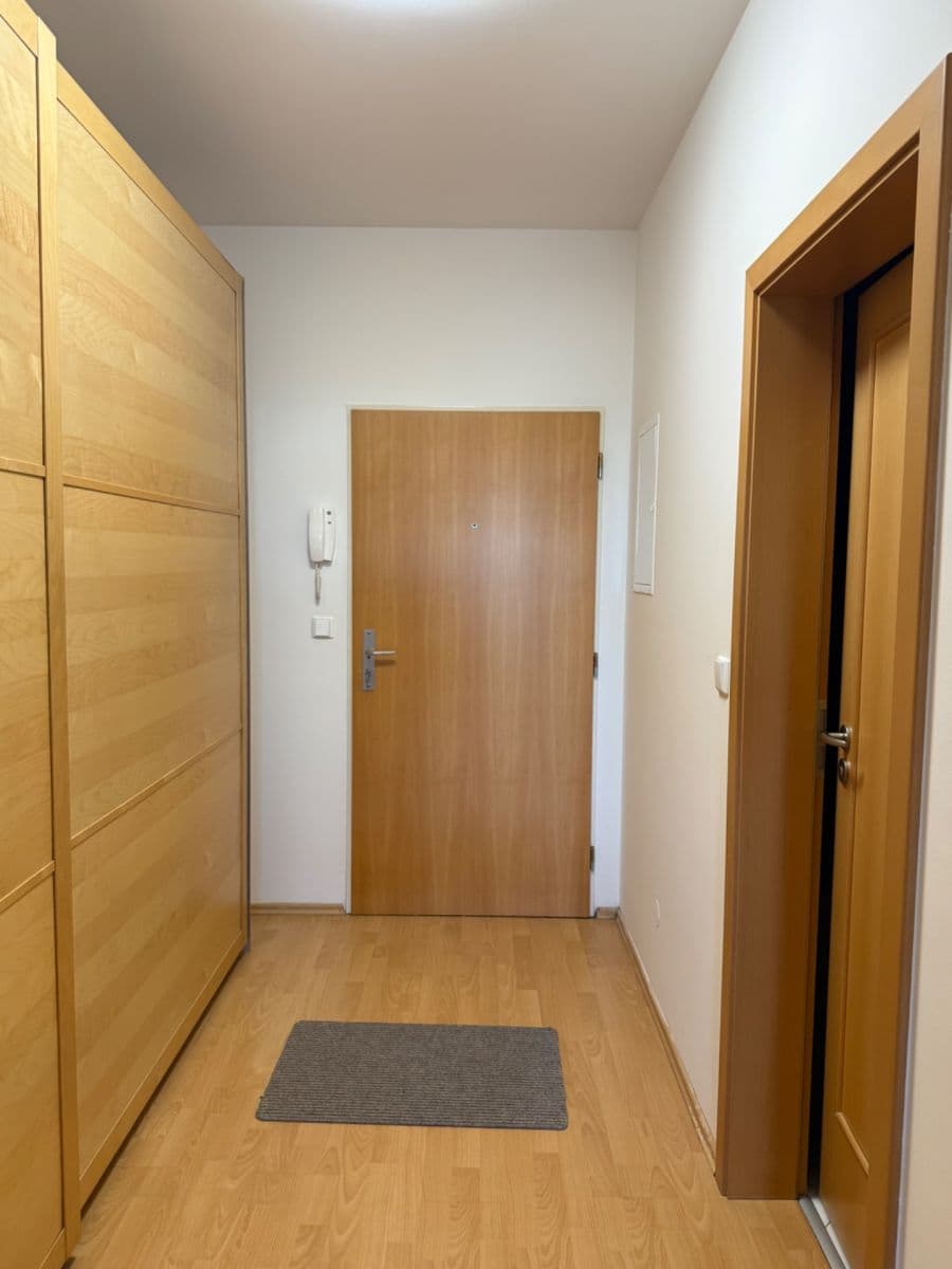 Prenájom bytu 1-izbový 41 m², Pod Kapličkou, Praha, Praha Prenájom bytu 1-izbový 41 m², Pod Kapličkou, Praha, Praha