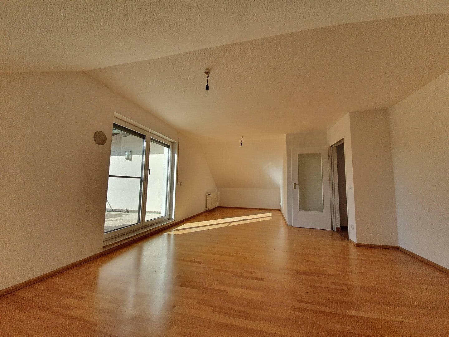 Prenájom bytu 3-izbový 90 m², Großenseebach, Bavorsko Prenájom bytu 3-izbový 90 m², Großenseebach, Bavorsko