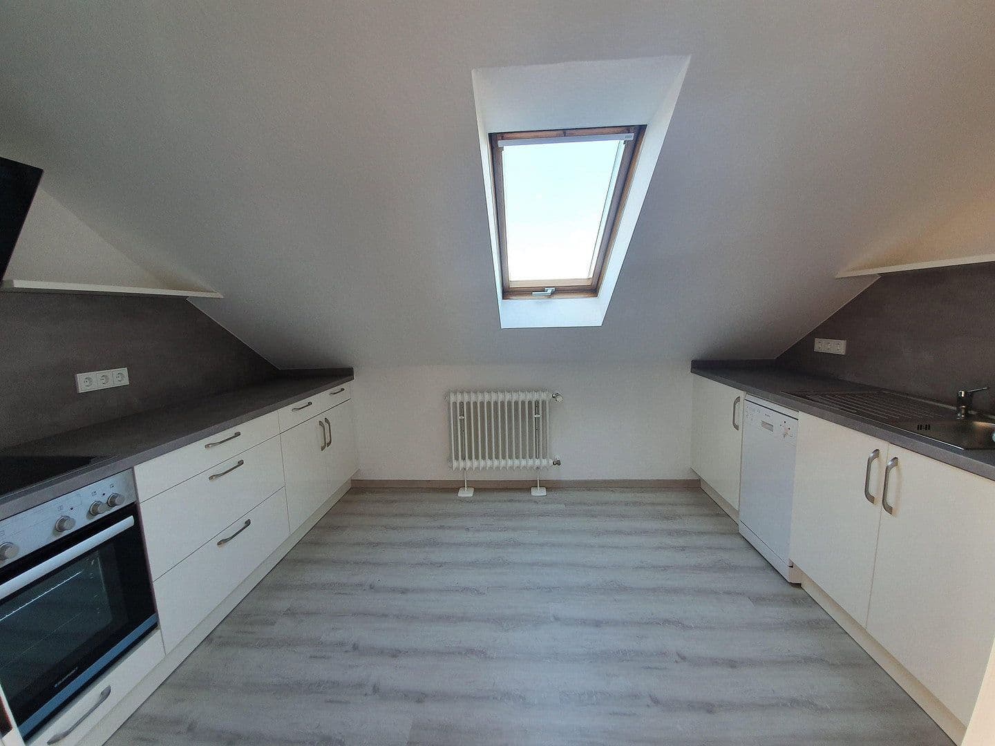 Prenájom bytu 3-izbový 90 m², Großenseebach, Bavorsko Prenájom bytu 3-izbový 90 m², Großenseebach, Bavorsko