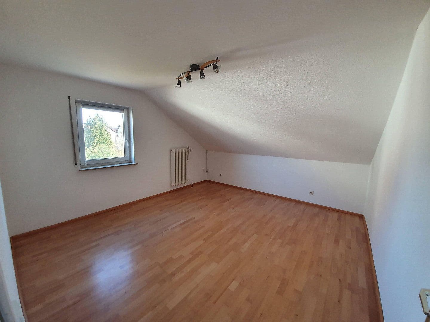Prenájom bytu 3-izbový 90 m², Großenseebach, Bavorsko Prenájom bytu 3-izbový 90 m², Großenseebach, Bavorsko