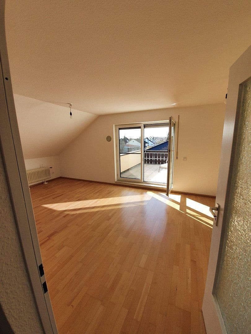 Prenájom bytu 3-izbový 90 m², Großenseebach, Bavorsko Prenájom bytu 3-izbový 90 m², Großenseebach, Bavorsko