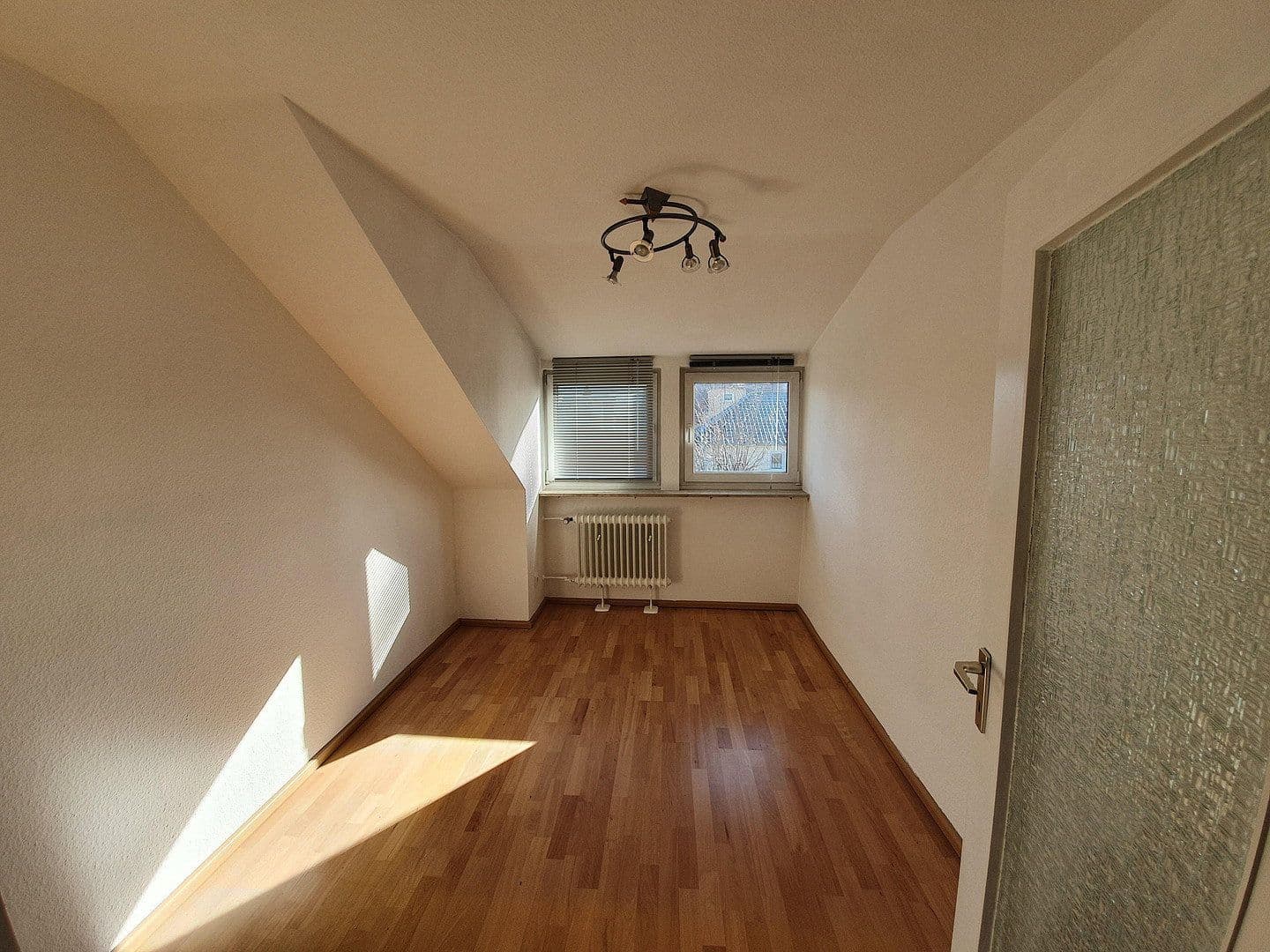 Prenájom bytu 3-izbový 90 m², Großenseebach, Bavorsko Prenájom bytu 3-izbový 90 m², Großenseebach, Bavorsko