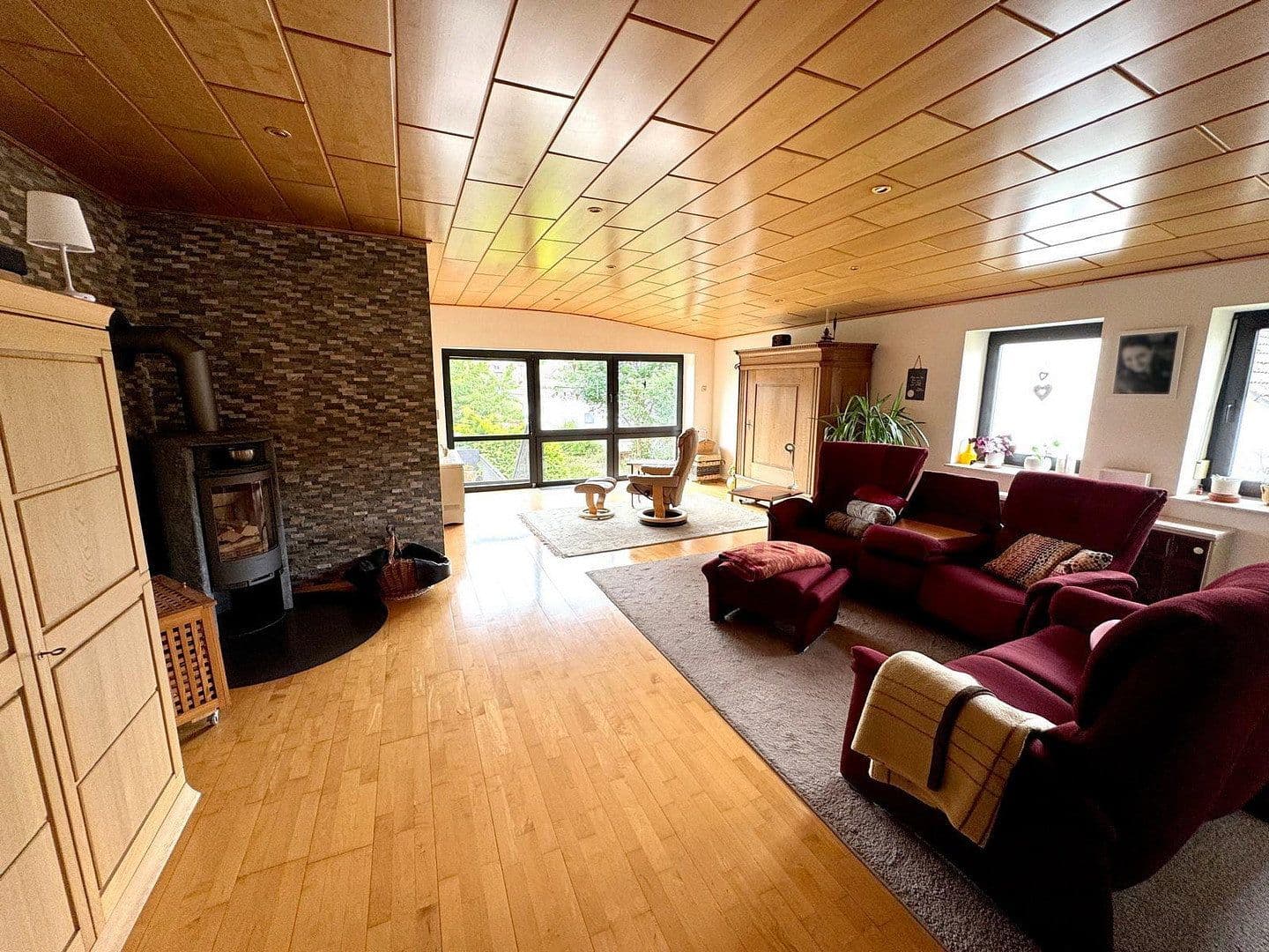 Predaj domu 280 m², pozemok 2.700 m², Kirtorf, Hesensko Predaj domu 280 m², pozemok 2.700 m², Kirtorf, Hesensko