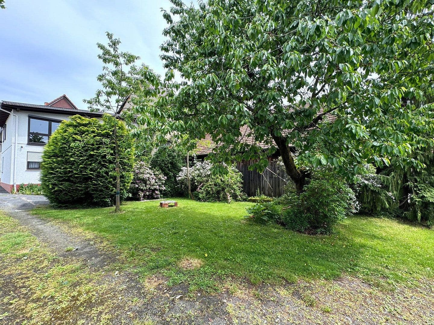 Predaj domu 280 m², pozemok 2.700 m², Kirtorf, Hesensko Predaj domu 280 m², pozemok 2.700 m², Kirtorf, Hesensko